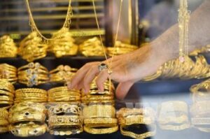 mua trang sức vàng ở nhật